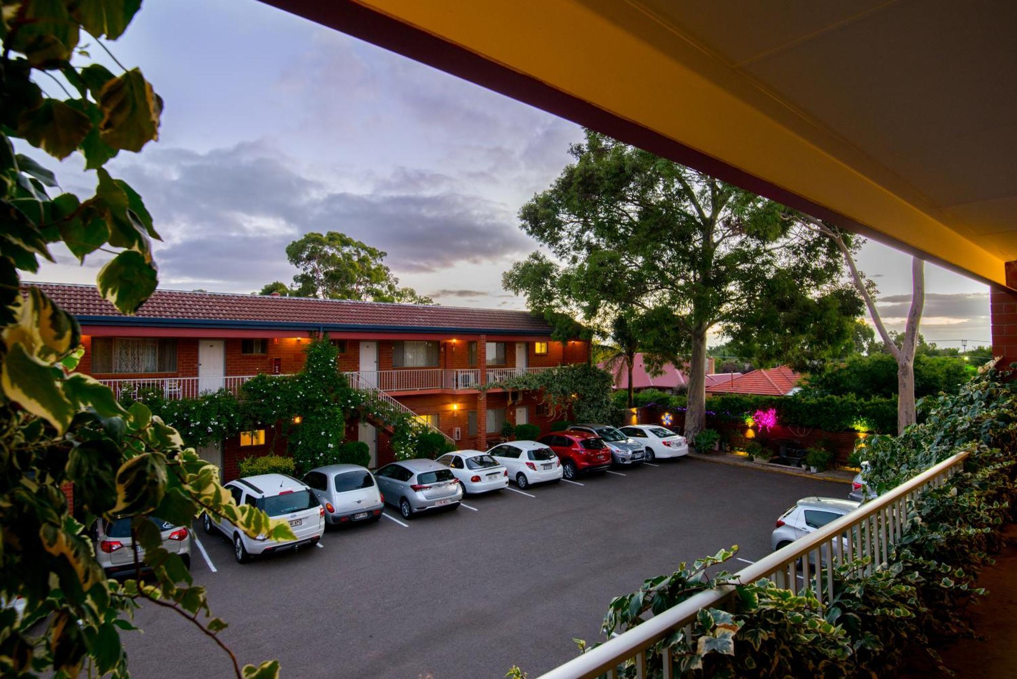 Adelaide Granada Motor Inn Exterior photo